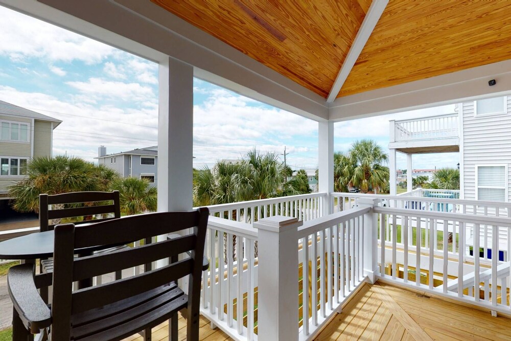 New Single Family Home, Large Deck - Water Views, Great location CB North End