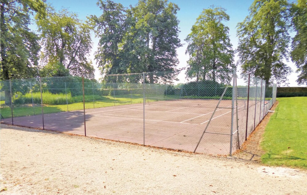 La Vie De Chateau Piscine Tennis A 1h De Paris Ocquerre Fra Best Price Guarantee Lastminute Com Au