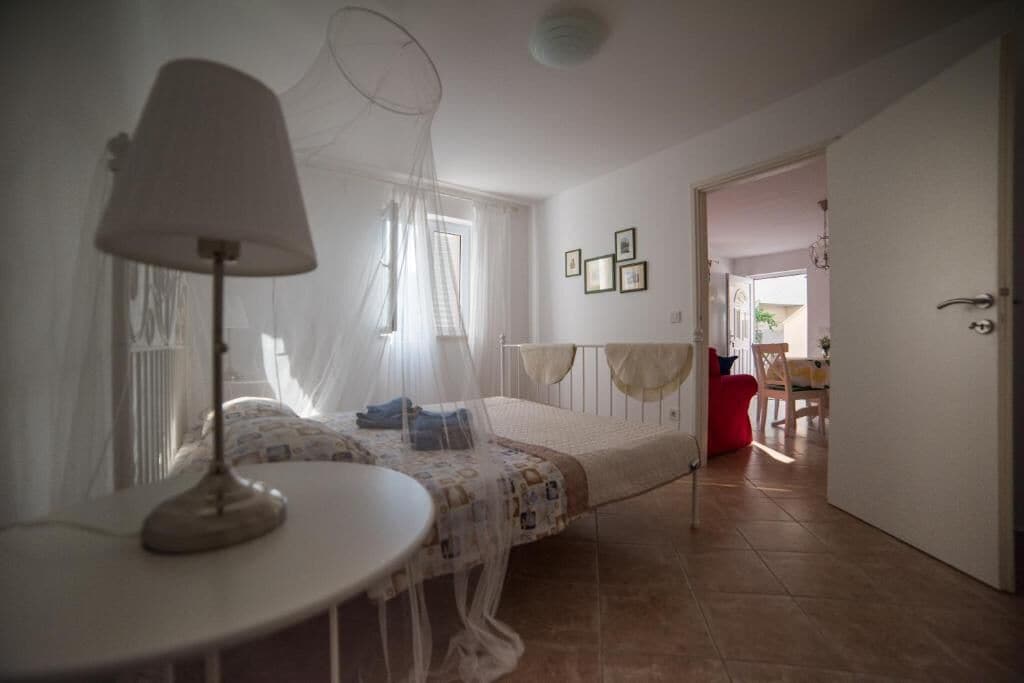 Cozy apartment Summertime- One bedroom apartment in Cres, Croatia