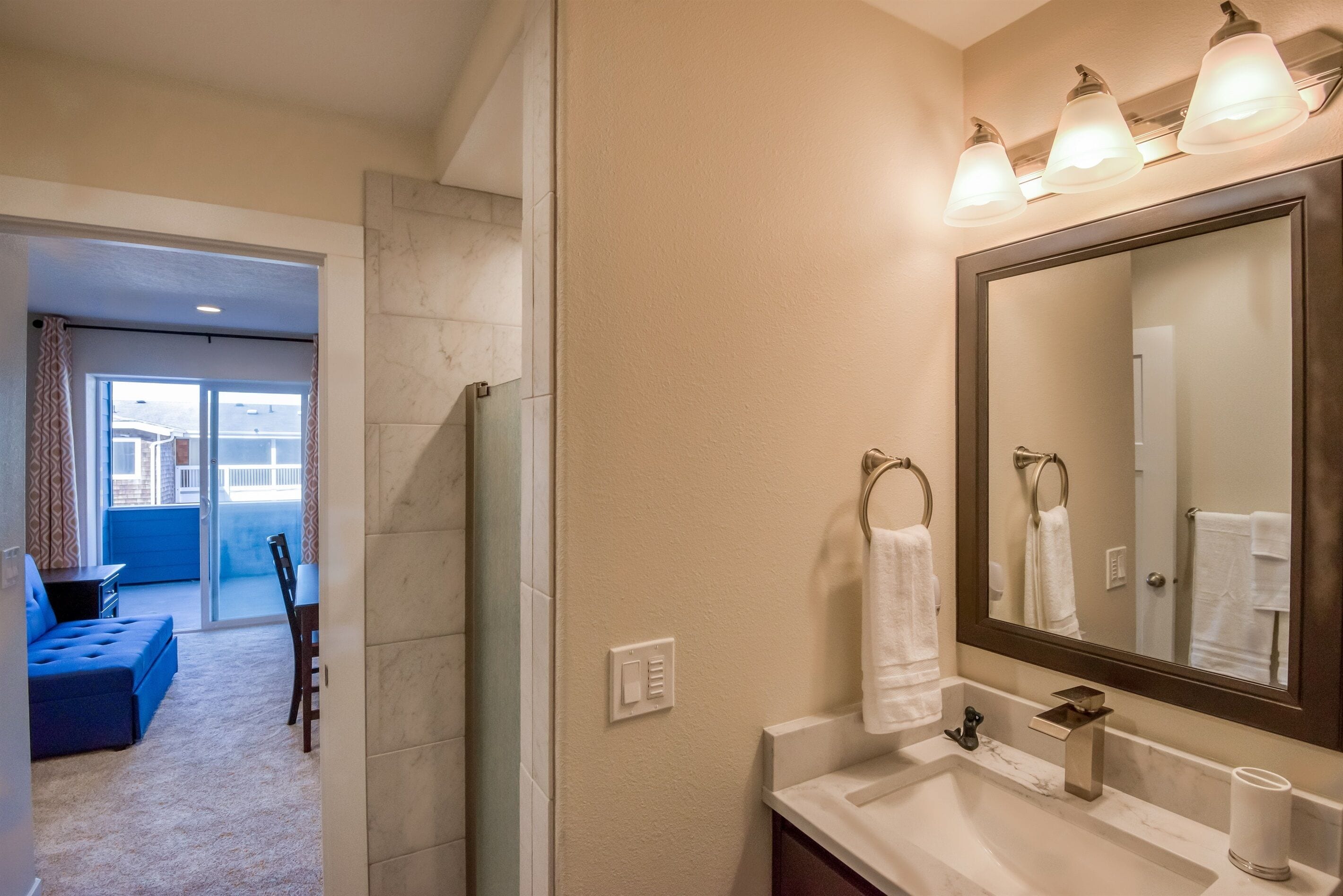 Oceanview Townhome - Pet Friendly - Sleeps 6 - King in Depoe Bay, United States