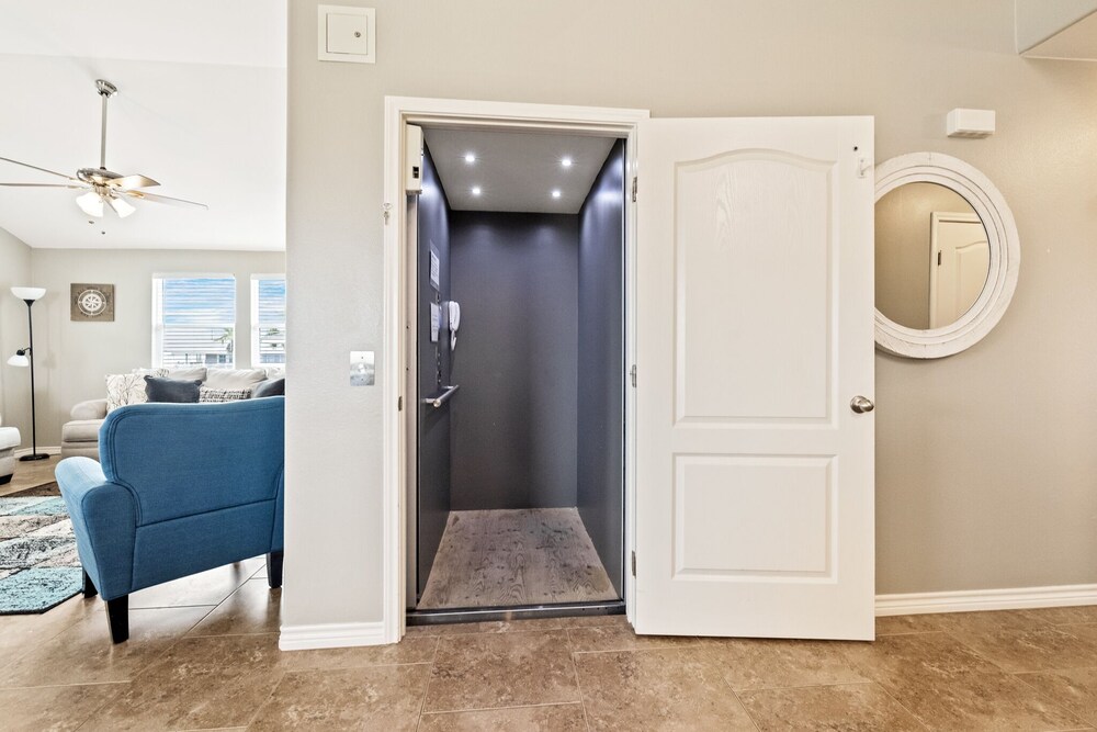 Latitude Adjustment Private Pool & Elevator Port Aransas Vrbo