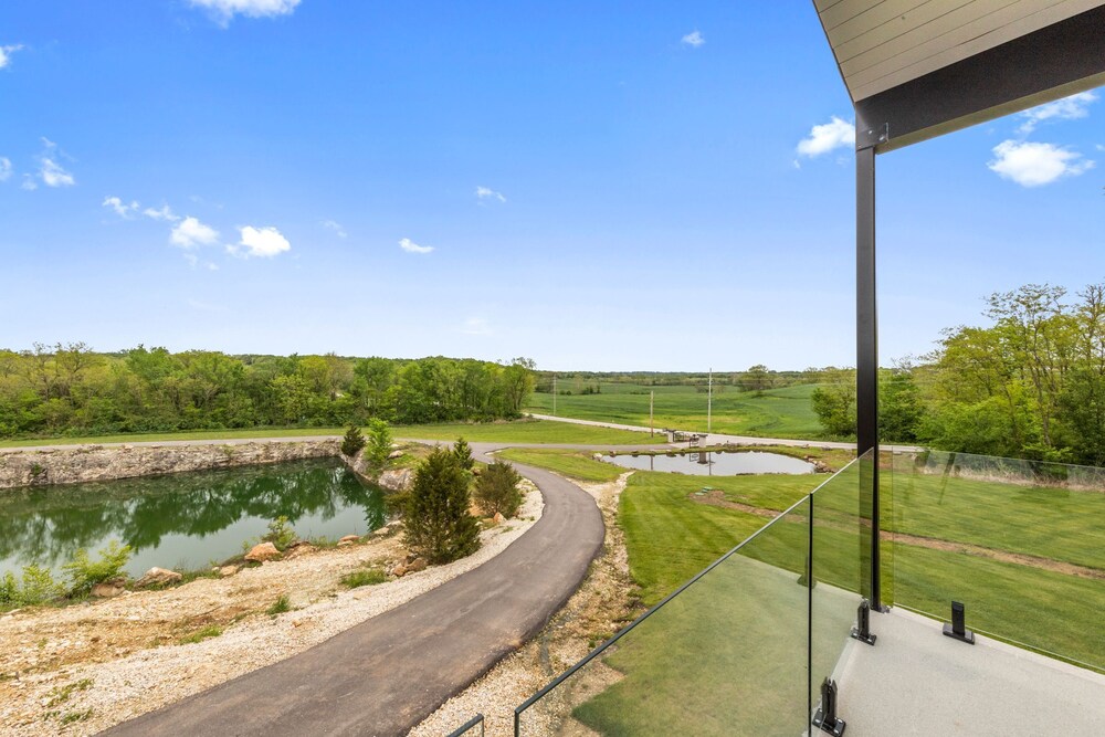 The Guest House at Sunset Bluffs – BEST views in Missouri!