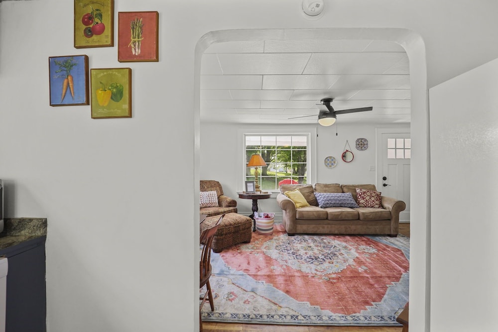 Barrett Place, 3BR, 1 Bath, Gem of Jefferson, NC 5 Minutes to West