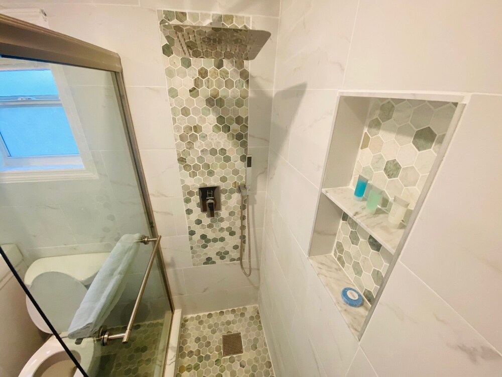 Sunset Beach Treasure Island 2/1 Wi-Fi Parking