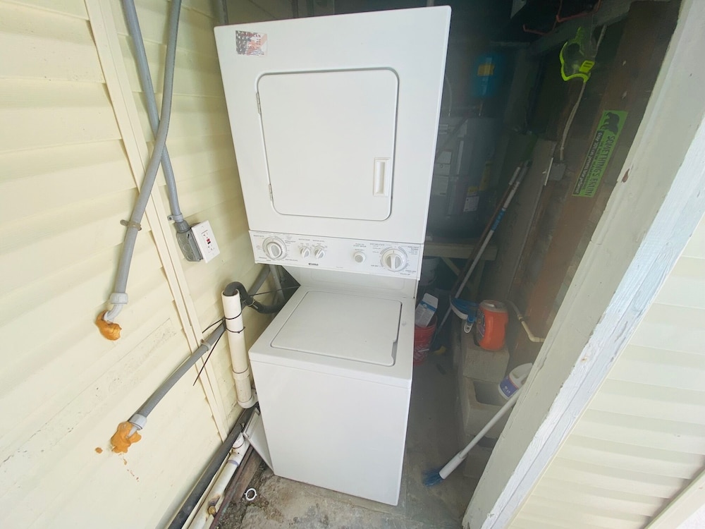 Sunset Beach Treasure Island 2/1 Wi-Fi Parking