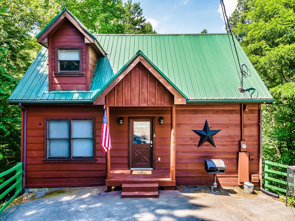 Exterior, ⭐️NEW Listing! 3 Story Tree Top Cabin with Hot Tub and Game Room!⭐️