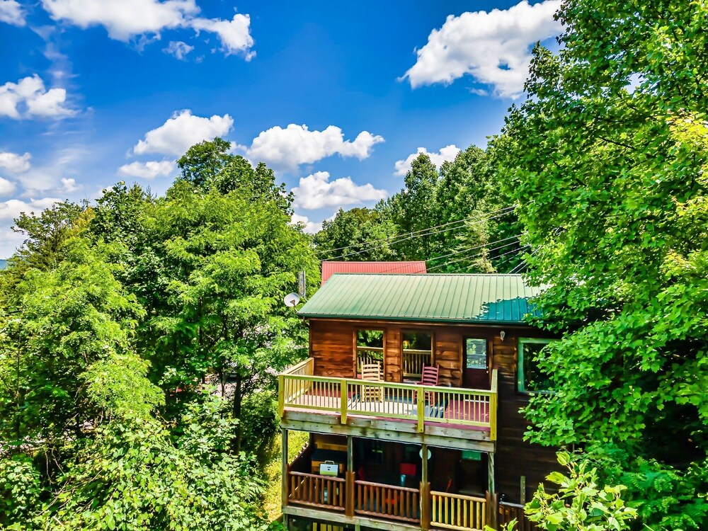 Exterior, ⭐️NEW Listing! 3 Story Tree Top Cabin with Hot Tub and Game Room!⭐️