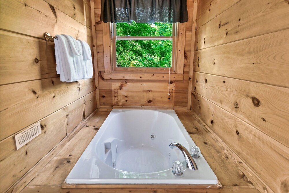 Bathroom, ⭐️NEW Listing! 3 Story Tree Top Cabin with Hot Tub and Game Room!⭐️