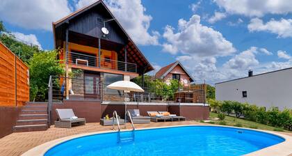 Awesome Home in Sveti Ivan Zelina with Outdoor Swimming Pool, Hot Tub & 2 Bedrooms