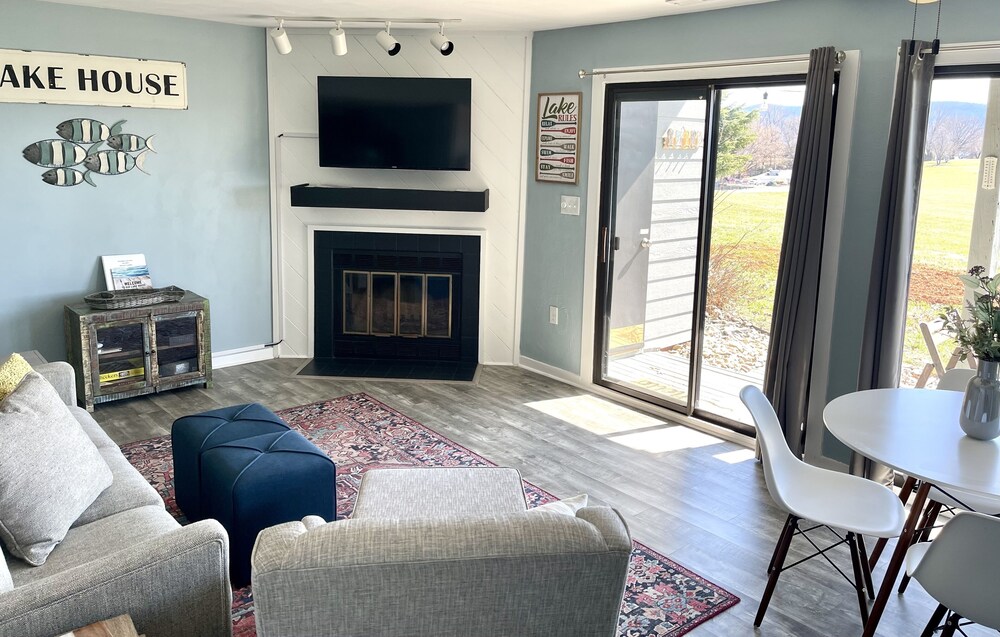 Bernard's Landing Hillside Lake Escape SML Deals & Reviews