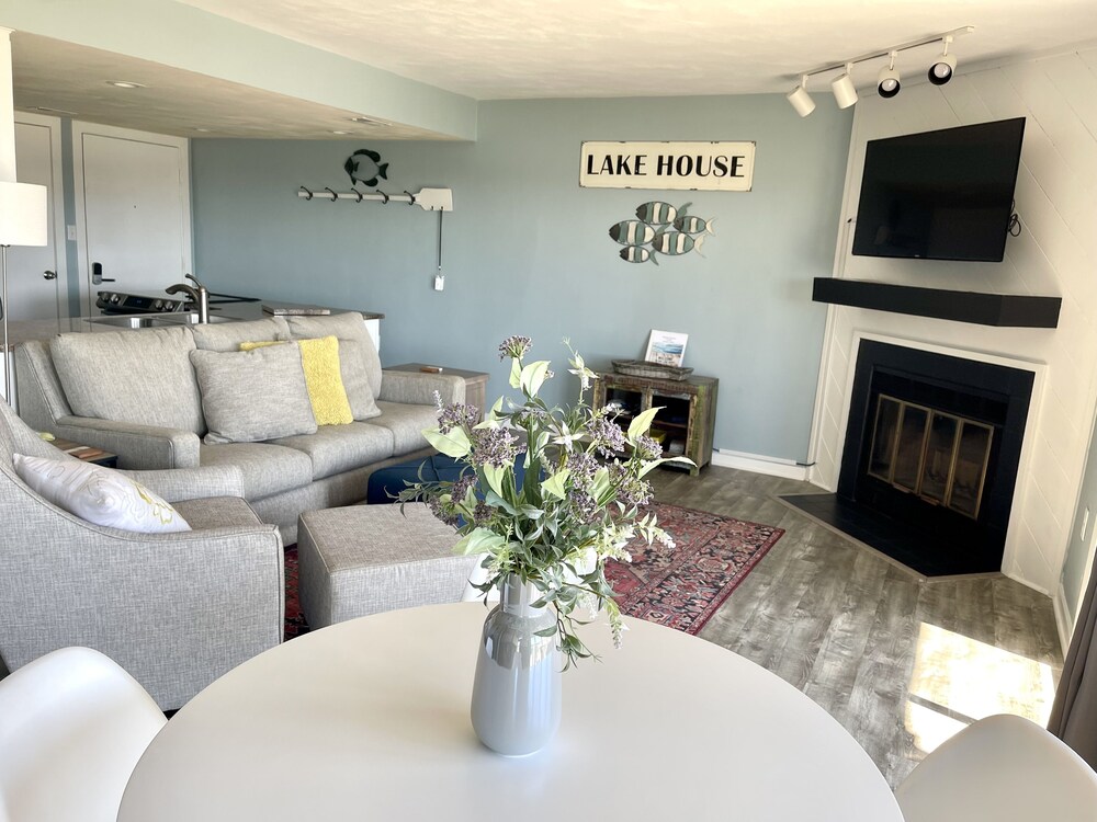 Bernard's Landing Hillside Lake Escape SML Deals & Reviews