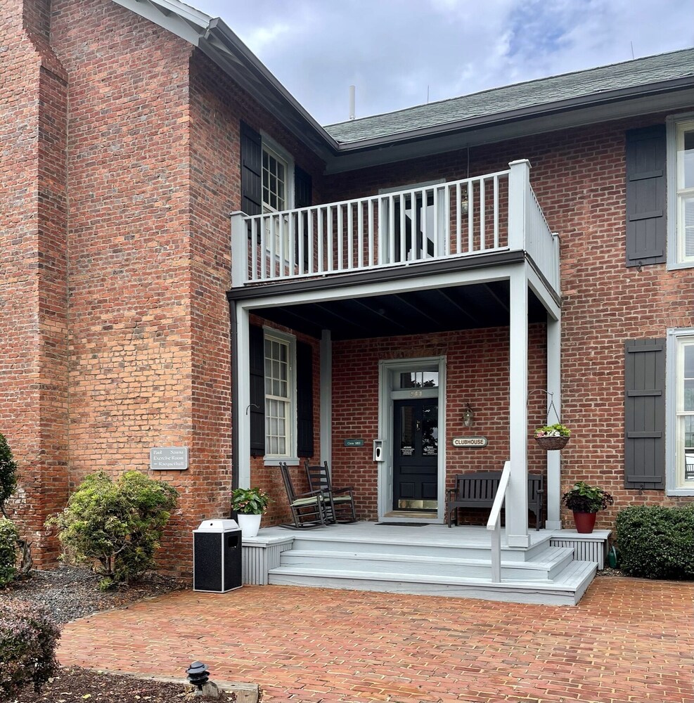 Bernard's Landing Hillside Lake Escape SML Deals & Reviews