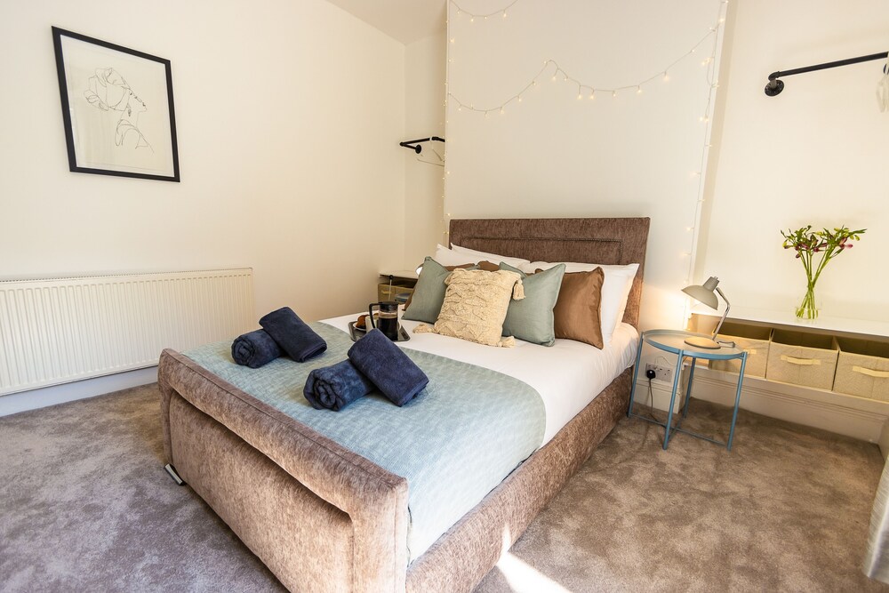 Stunning 1 Bedroom Apartment - Plymouth
