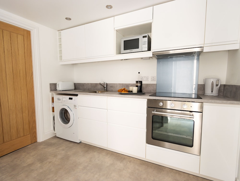 Stunning 1 Bedroom Apartment - Plymouth