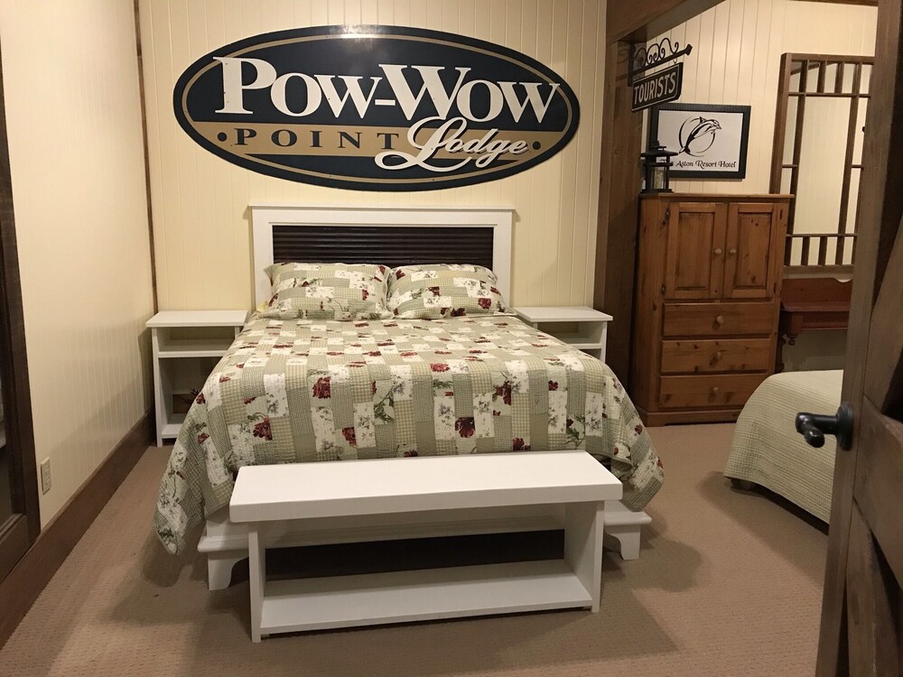 Rockcliffe House, Private Guest Suite on Brandy Lake Deals & Reviews