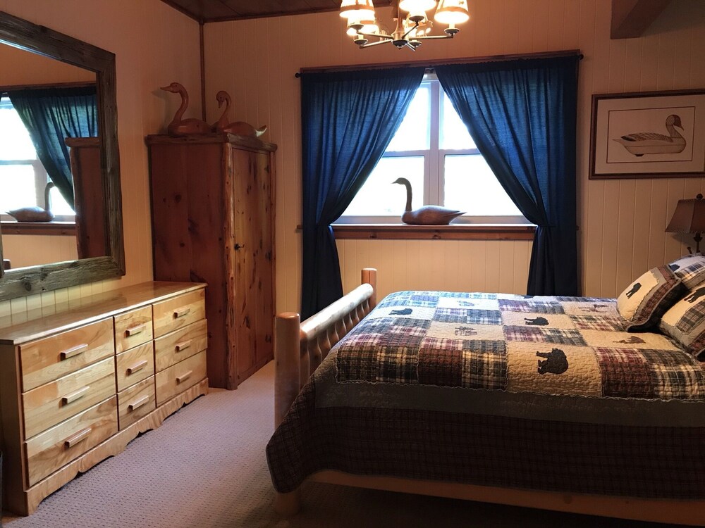 Rockcliffe House, Private Guest Suite on Brandy Lake Deals & Reviews