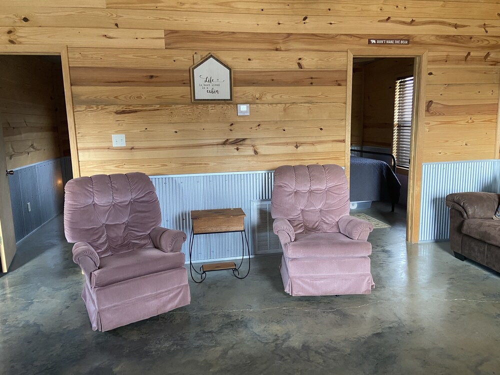  Secluded Bear Den Grizzly Cabin. Great for Star Gazing.