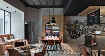 Moxy Lyon Airport