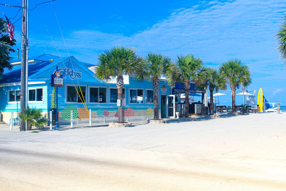 Sunset Beach Treasure Island 3/2 Wi-Fi Parking AB