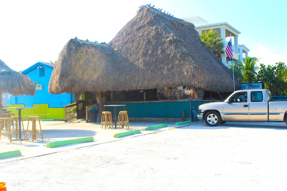 Sunset Beach Treasure Island 3/2 Wi-Fi Parking AB