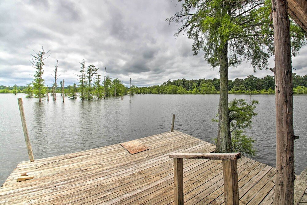 Secluded Anglers Haven Boat + Fish!, Rosston, AR Vacation Rental