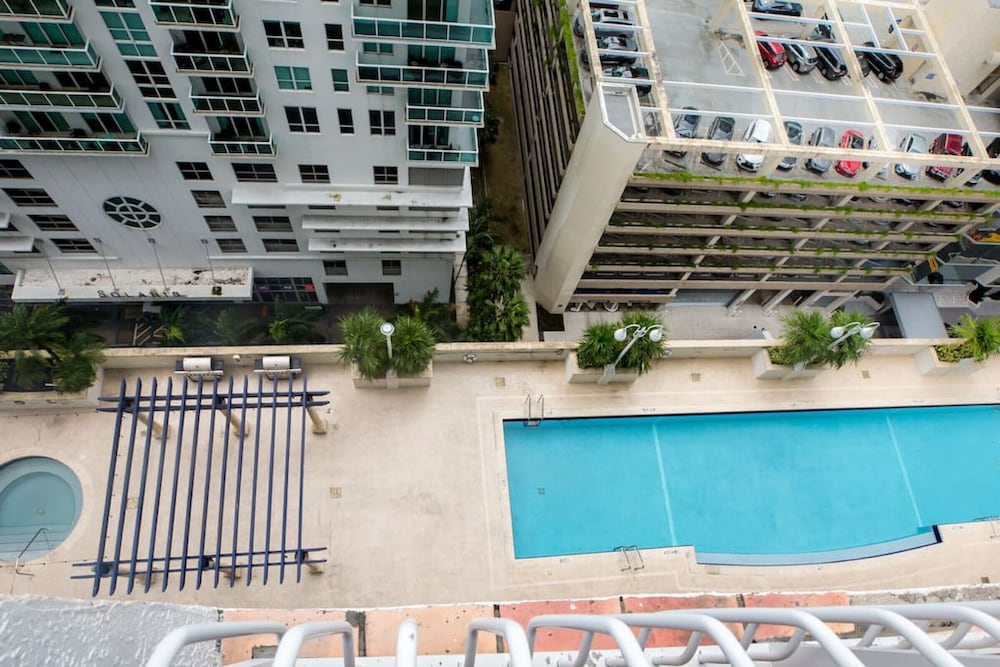 The Club 2117 · Amazing 2 bedroom apartment/ free parking brickell