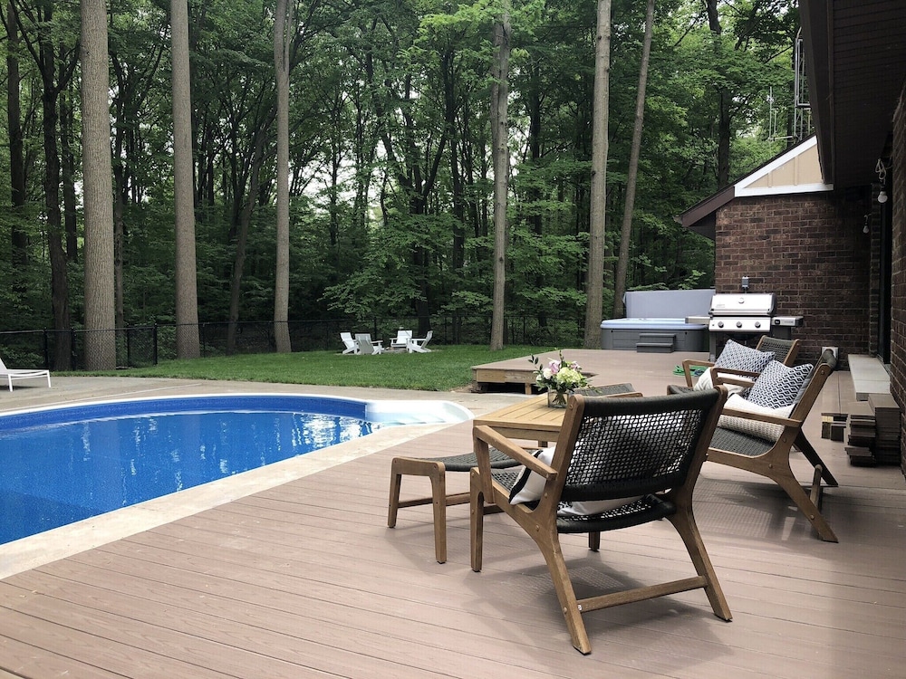 Loma House-heated pool, hot tub, sauna, walk to Warren Dunes!