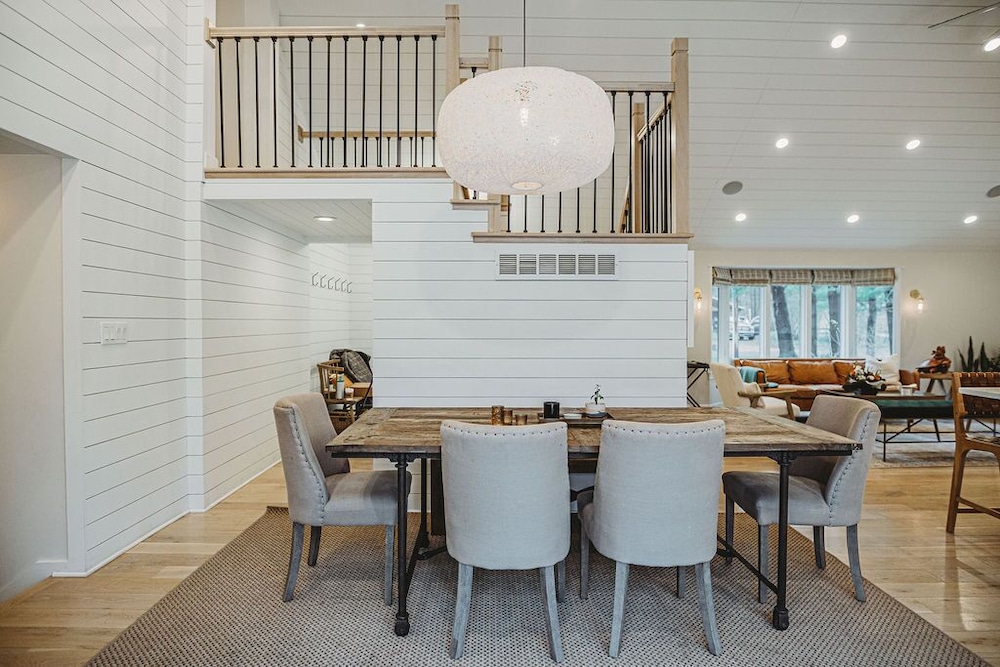 Loma House-heated pool, hot tub, sauna, walk to Warren Dunes!