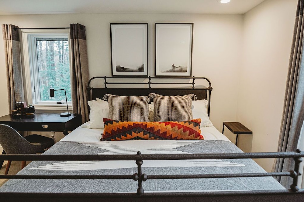 Loma House-heated pool, hot tub, sauna, walk to Warren Dunes!