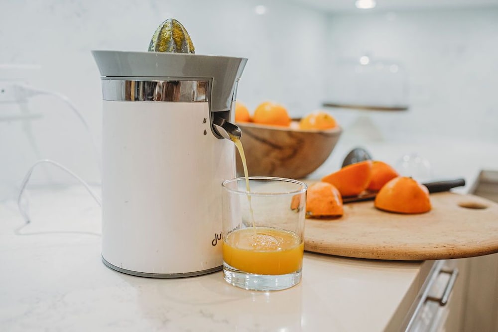 Loma House-heated pool, hot tub, sauna, walk to Warren Dunes!