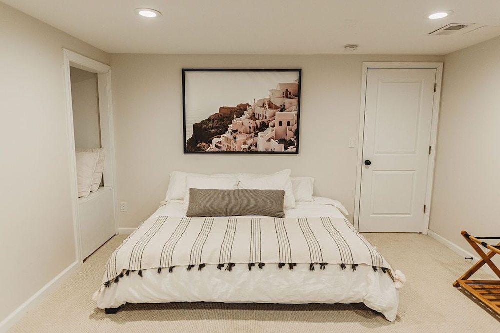 Loma House-heated pool, hot tub, sauna, walk to Warren Dunes!