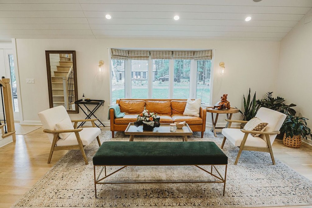 Loma House-heated pool, hot tub, sauna, walk to Warren Dunes!