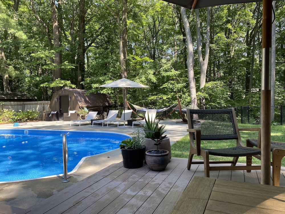 Loma House-heated pool, hot tub, sauna, walk to Warren Dunes!
