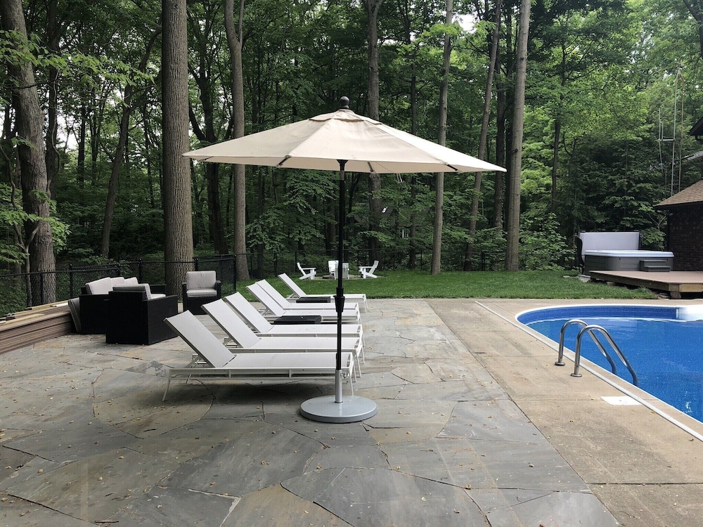 Loma House-heated pool, hot tub, sauna, walk to Warren Dunes!