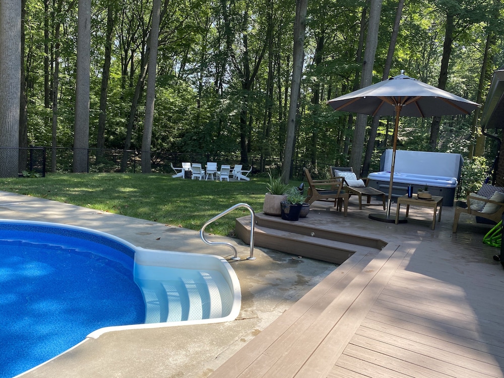 Loma House-heated pool, hot tub, sauna, walk to Warren Dunes!