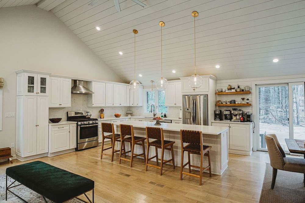 Loma House-heated pool, hot tub, sauna, walk to Warren Dunes!