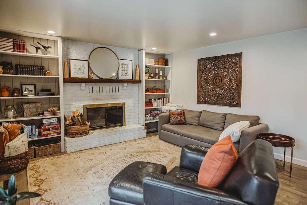 Loma House-heated pool, hot tub, sauna, walk to Warren Dunes!