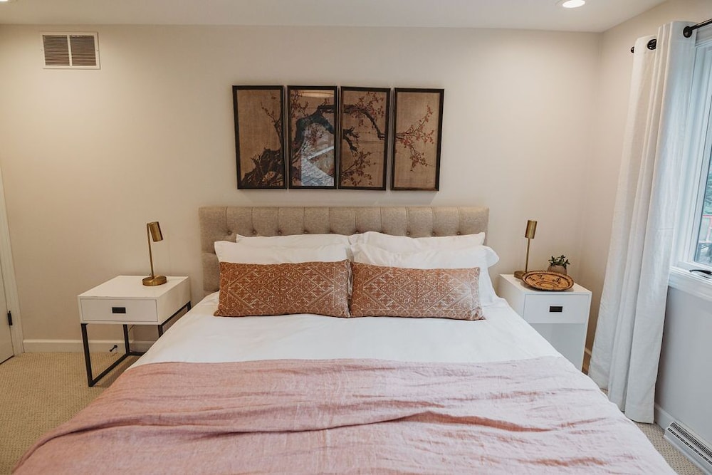 Loma House-heated pool, hot tub, sauna, walk to Warren Dunes!