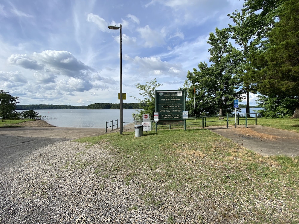 Lake Ouachita 1 mile away on Twin Creek Rd - 3 Bedroom Lake House