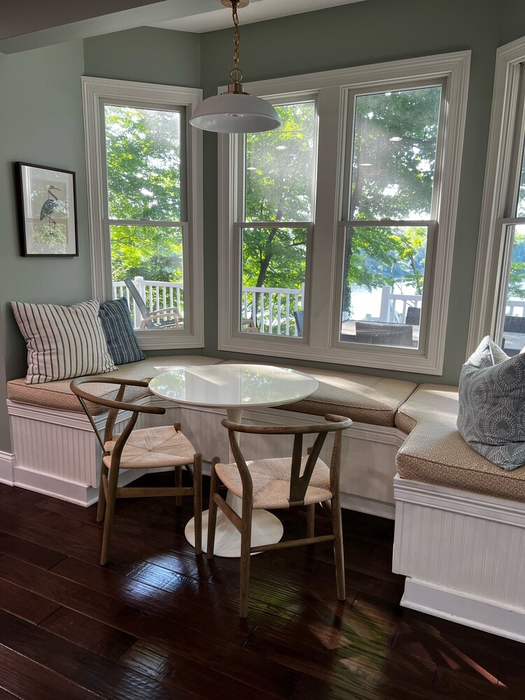 Cozy winter nights firepit, large hot tub, lakefront, near ski and