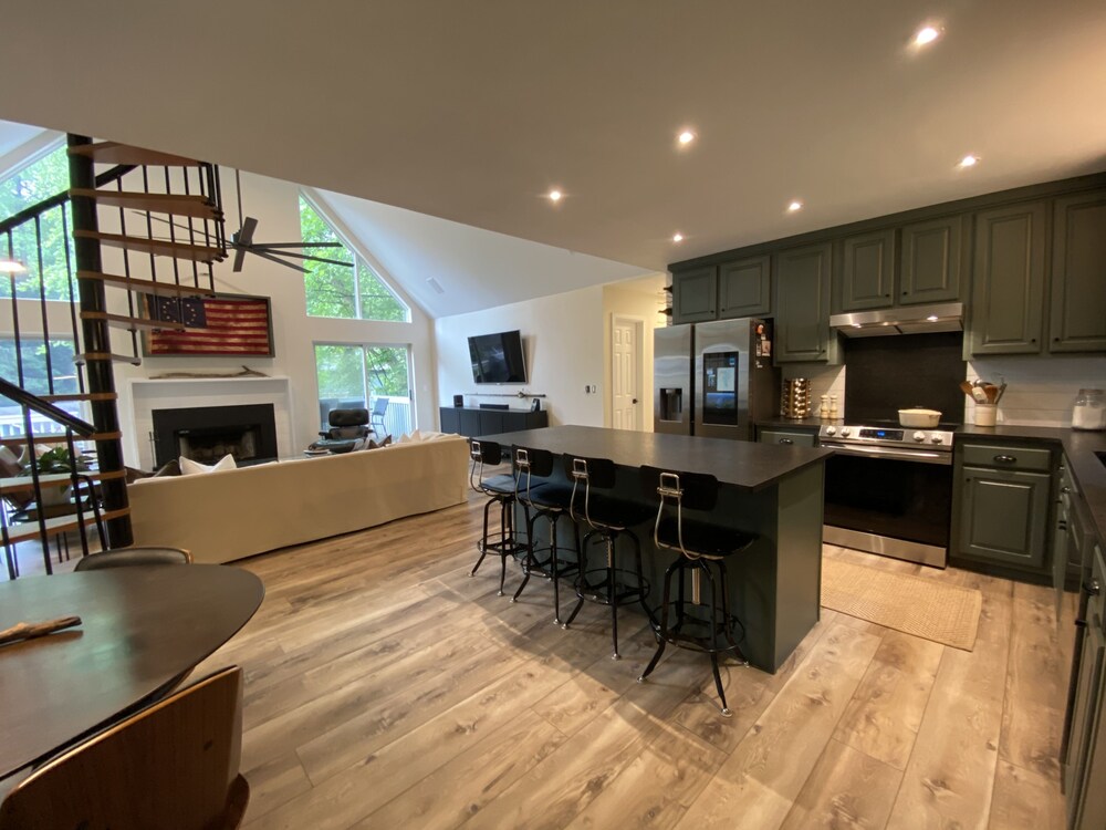 Modern Luxury at Lake Burton *NEW*