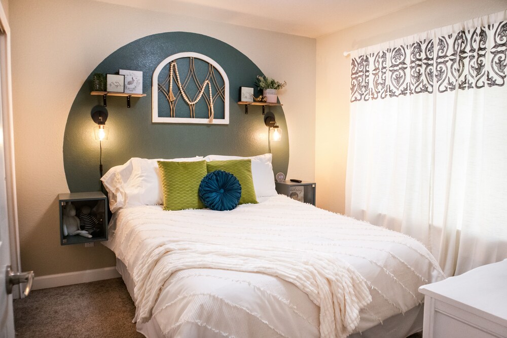 New Ozark Mist in the HEART of Branson...Fresh Updates Table Rock