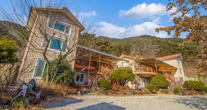 Hamyang Jiri Resort Bed and Breakfast