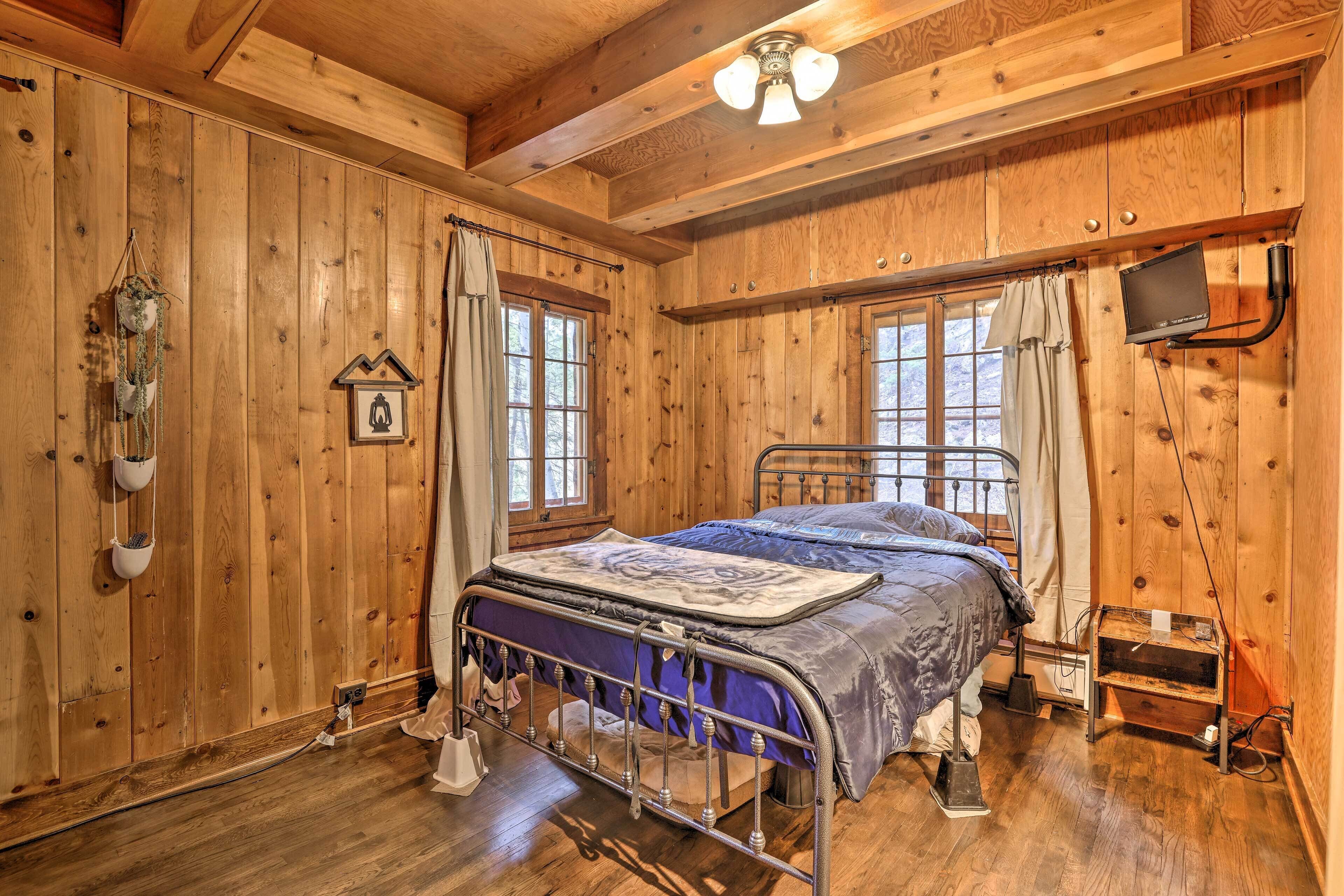 NEW! Idaho Springs Cabin - Walk to Chicago Creek! in Georgetown, United States