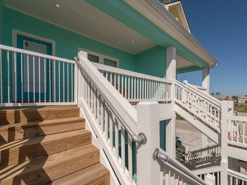 Salty Suites, beachfront, dog-friendly, opt golf cart