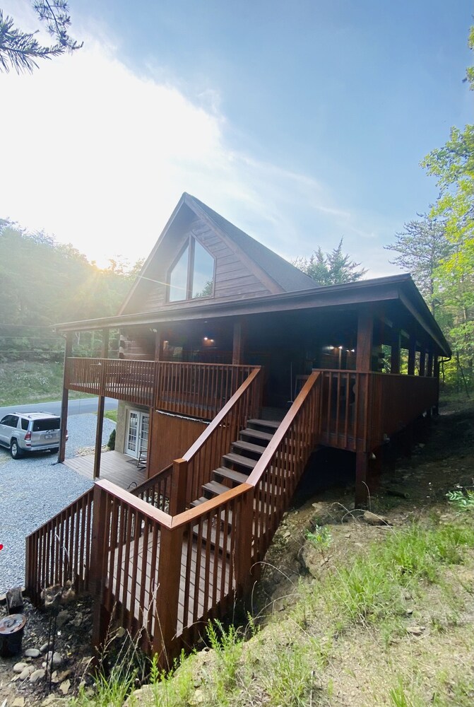 Cozy Bear Cabin 3/3 near Gatlinburg & Smoky Mtns