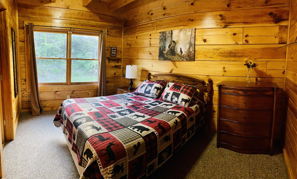 Cozy Bear Cabin 3/3 near Gatlinburg & Smoky Mtns