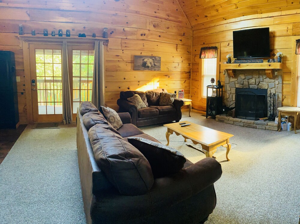 Cozy Bear Cabin 3/3 near Gatlinburg & Smoky Mtns