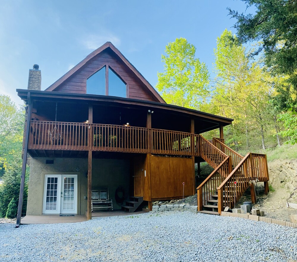 Cozy Bear Cabin 3/3 near Gatlinburg & Smoky Mtns