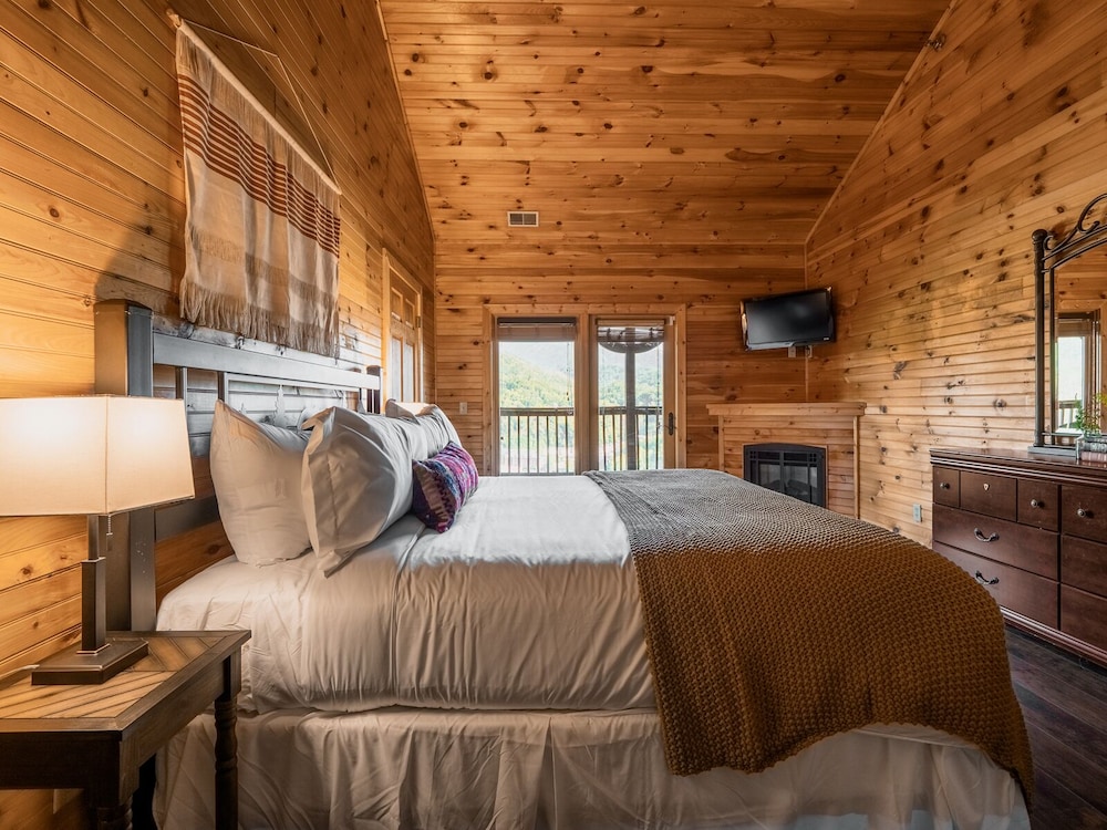 Hickory Ridge by AvantStay Incredible Private Elevated Cabin Sleeps